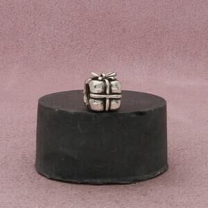 pandora sterling silver present gift box bead (790300) charm pendant
